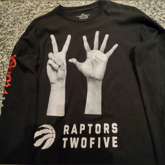 Toronto Raptors Two Five 25 Anniversary Black  Tee Shirt Long Sleeve Coors Light - Picture 3 of 7